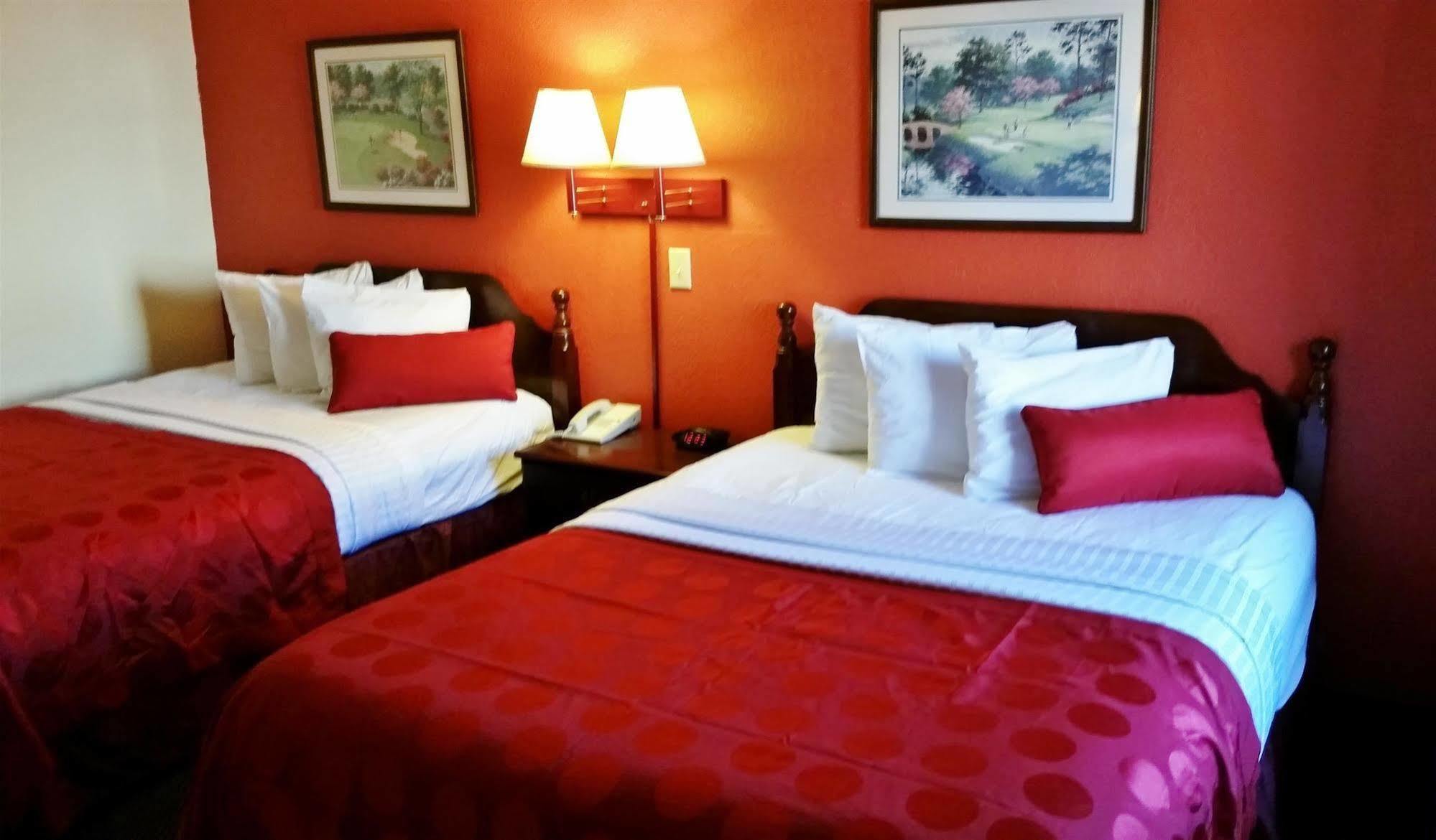 Country Hearth Inn & Suites Augusta Esterno foto